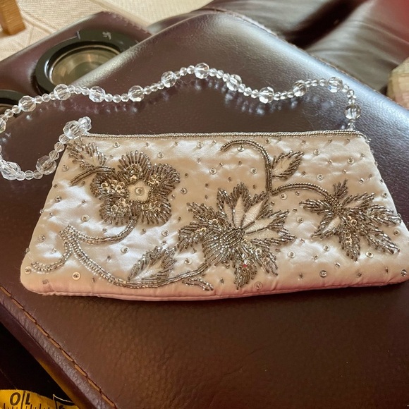 Clutch Mini Wristlet, HandSewn & Beaded, White Satin $ Silver Flowers, Z… - Picture 7 of 8